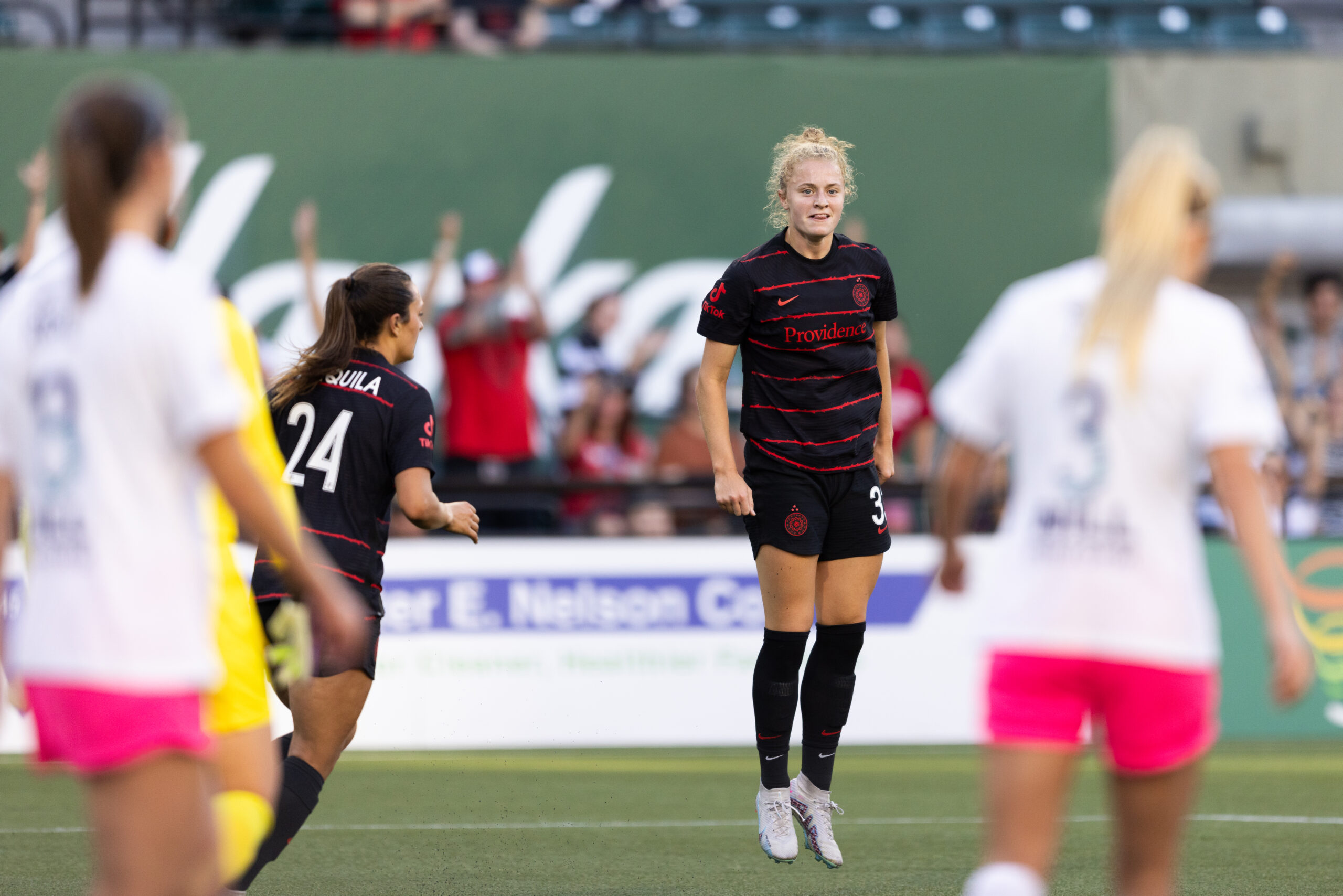 Reign, Portland Thorns battle to a scoreless draw in NWSL